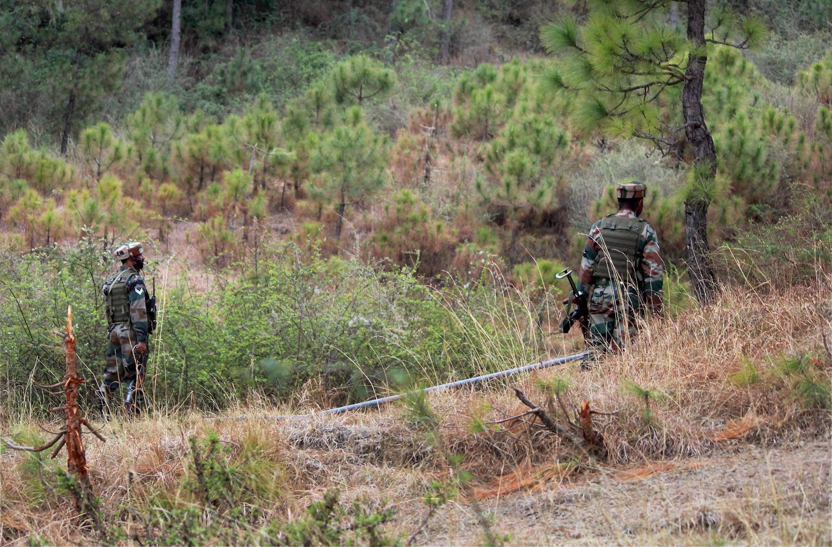 J & K: Fierce infiltration of terrorists in Keran, a terrorist died, a soldier martyr