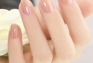 problem of yellow nails remove by these tips