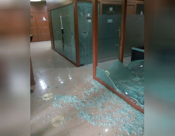 vandalized in Mumbai Congress office