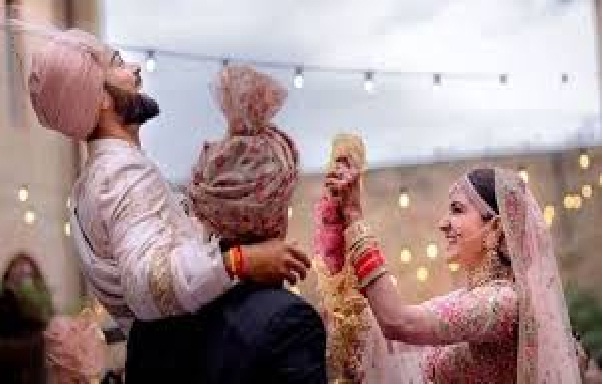 Virat and Anushka tied in the bondage of marriage