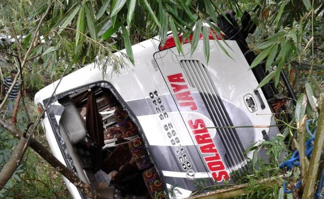 Indonesia: 27 killed, 18 injured in bus accident