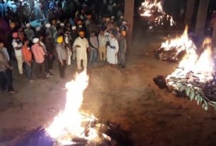 funeral the 6 friends together, Incident occur during return to Amritsar from Manikaran sahib