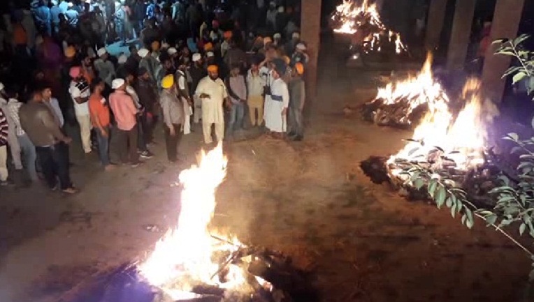 funeral the 6 friends together, Incident occur during return to Amritsar from Manikaran sahib