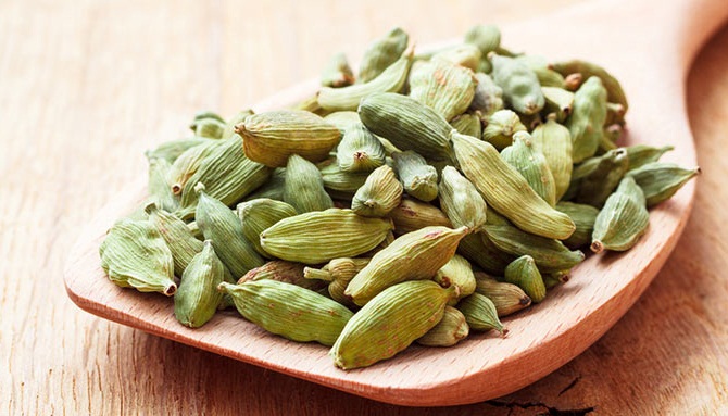 Eat cardamom daily and lose weight with these problems