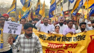 ਸਮ੍ਰਿਤੀ ਇਰਾਨੀ ਦਾ ‘ਸਿਲੰਡਰ ਡਾਂਸ’ ਹੁਣ ਕਿੱਥੇ ਗਿਆ? ਚੰਡੀਗੜ੍ਹ ਦੇ ਸੈਕਟਰ-17 ਵਿੱਚ ‘ਆਪ’ ਦਾ ਮੋਦੀ ਸਰਕਾਰ ਦੀ ਲੁੱਟ ਖਿਲਾਫ਼ ਉਗਰ ਪ੍ਰਦਰਸ਼ਨ