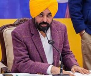 ਮੁੱਖ ਮੰਤਰੀ ਭਗਵੰਤ ਸਿੰਘ ਮਾਨ ਨੇ ਕੇਂਦਰੀ ਸ਼ਹਿਰੀ ਹਵਾਬਾਜ਼ੀ ਮੰਤਰੀ ਨਾਲ ਕੀਤੀ ਗੱਲ, ਜੰਗ ਪ੍ਰਭਾਵਿਤ ਅਰਬ ਦੇਸ਼ਾਂ ਵਿੱਚ ਫਸੇ ਪੰਜਾਬੀਆਂ ਨੂੰ ਤੁਰੰਤ ਕੱਢਣ ਦੀ ਮੰਗ ਕੀਤੀ