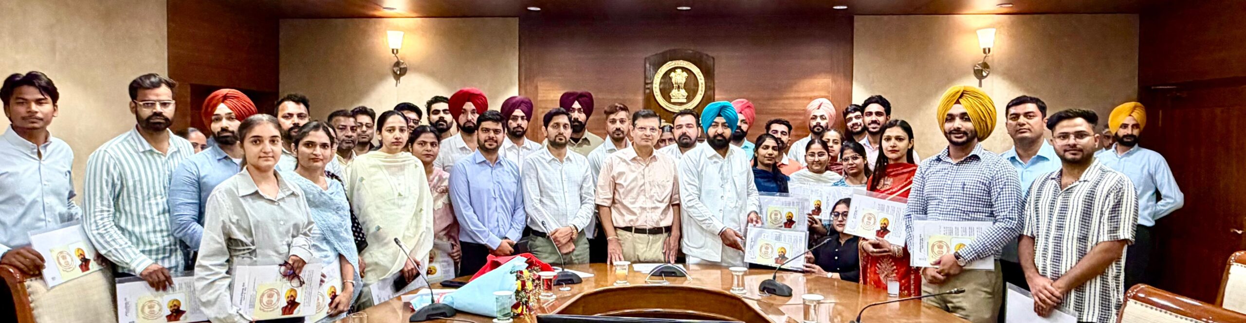 ਮਾਲ ਮੰਤਰੀ ਹਰਦੀਪ ਸਿੰਘ ਮੁੰਡੀਆਂ ਨੇ 33 ਪਟਵਾਰੀਆਂ ਨੂੰ ਸੌਂਪੇ ਨਿਯੁਕਤੀ ਪੱਤਰ