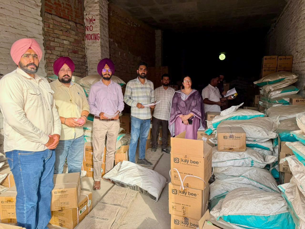 ਬਠਿੰਡਾ ਵਿੱਚ 140 ਕੁਇੰਟਲ ਗ਼ੈਰ-ਕਾਨੂੰਨੀ ਖਾਦ ਜ਼ਬਤ; ਮਹਾਰਾਸ਼ਟਰ ਅਧਾਰਤ ਫਰਮ ਖ਼ਿਲਾਫ਼ ਐਫ.ਆਈ.ਆਰ. ਦਰਜ: ਗੁਰਮੀਤ ਸਿੰਘ ਖੁੱਡੀਆਂ