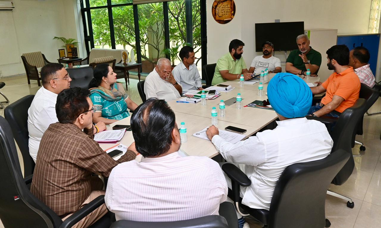 ਪੰਜਾਬ ਸਟੇਟ ਫੂਡ ਕਮਿਸ਼ਨ ਵੱਲੋਂ 3 ਮਹੀਨੇ ਦੇ ਰਾਸ਼ਨ ਲਈ ਇੱਕੋ ਪਰਚੀ ਅਤੇ ਬਹੁ-ਭਾਸ਼ਾਈ ਲੈਣ-ਦੇਣ ਦੀਆਂ ਰਸੀਦਾਂ ਜਾਰੀ ਕਰਨ ਦੀ ਵਕਾਲਤ