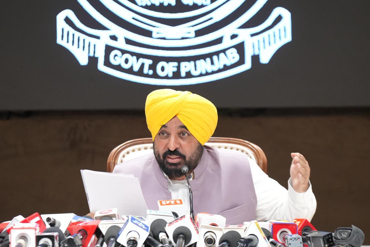 ਮੁੱਖ ਮੰਤਰੀ ਦੇ ਆਦੇਸ਼ ‘ਤੇ ਸਹਿਕਾਰਤਾ ਵਿਭਾਗ ਵੱਲੋਂ ਨਕਲੀ ਯੂਰੀਆ ਦੀ ਸਪਲਾਈ ਦੇ ਮਾਮਲੇ ਵਿੱਚ ਅਧਿਕਾਰੀਆਂ ਖ਼ਿਲਾਫ਼ ਵੱਡੀ ਕਾਰਵਾਈ