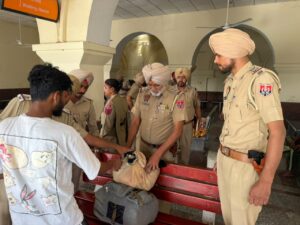 ਅਮਨ-ਕਾਨੂੰਨ ਦੀ ਸਥਿਤੀ ਨੂੰ ਯਕੀਨੀ ਬਣਾਉਣ ਲਈ ਮਾਲੇਰਕੋਟਲਾ ਪੁਲਿਸ ਵੱਲੋਂ ਫਲੈਗ ਮਾਰਚ