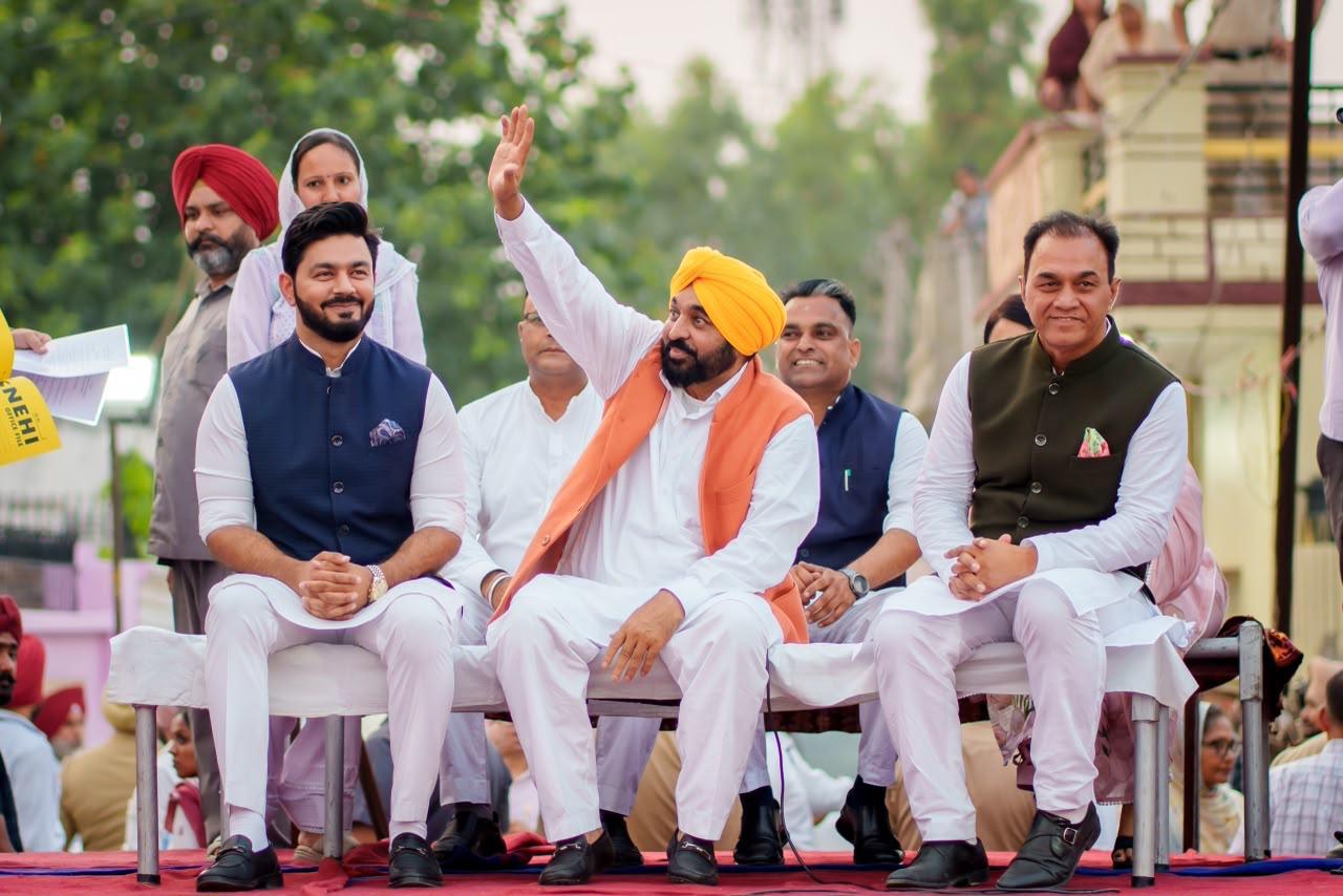 ਰਵਾਇਤੀ ਸਿਆਸੀ ਪਾਰਟੀਆਂ ਮੈਨੂੰ ਬਦਨਾਮ ਕਰਨ ਲਈ ਧਰਮ ਦੀ ਦੁਰਵਰਤੋਂ ਕਰ ਰਹੀਆਂ ਹਨ, ਉਹ ਇਸ ਗੱਲ ਨੂੰ ਹਜ਼ਮ ਨਹੀਂ ਕਰ ਪਾ ਰਹੀਆਂ ਕਿ ਤੁਹਾਡਾ ਪੁੱਤਰ ਪੰਜਾਬ ਵਿੱਚ ਇਮਾਨਦਾਰੀ ਨਾਲ ਸਰਕਾਰ ਚਲਾ ਰਿਹਾ ਹੈ: ਮੁੱਖ ਮੰਤਰੀ ਭਗਵੰਤ ਸਿੰਘ ਮਾਨ