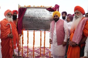 ਮੁੱਖ ਮੰਤਰੀ ਭਗਵੰਤ ਸਿੰਘ ਮਾਨ ਨੇ ਸਤਲੁਜ ਪੱਟੀ ਨੂੰ ਹੜ੍ਹਾਂ ਤੋਂ ਬਚਾਉਣ ਅਤੇ ਸ਼ਾਹਕੋਟ-ਲੋਹੀਆਂ ਖੇਤਰ ਵਿੱਚ ਆਵਾਜਾਈ ਨੂੰ ਸੁਖਾਲਾ ਬਣਾਉਣ ਲਈ 38 ਕਿਲੋਮੀਟਰ ਲੰਬੀ ਧੁੱਸੀ ਬੰਨ੍ਹ ਲਿੰਕ ਸੜਕ ਦਾ ਨੀਂਹ ਪੱਥਰ ਰੱਖਿਆ