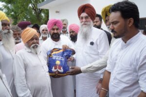 ਸਪੀਕਰ ਕੁਲਤਾਰ ਸਿੰਘ ਸੰਧਵਾਂ ਨੇ ਪਿੰਡ ਥਾਰਾ ਅਤੇ ਮੌੜ ਵਿਖੇ ਲੋਕ ਮਿਲਣੀ ਕਰਕੇ ਸਮਾਰਟ ਰਾਸ਼ਨ ਕਾਰਡ ਧਾਰਕਾਂ ਨੂੰ ਰਾਸ਼ਨ ਵੰਡਿਆ