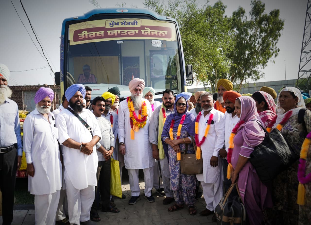 ਸਪੀਕਰ ਪੰਜਾਬ ਵਿਧਾਨ ਸਭਾ ਸ. ਕੁਲਤਾਰ ਸਿੰਘ ਸੰਧਵਾਂ ਨੇ ਤੀਰਥ ਯਾਤਰਾ ਬੱਸ ਨੂੰ ਰਵਾਨਾ ਕੀਤਾ