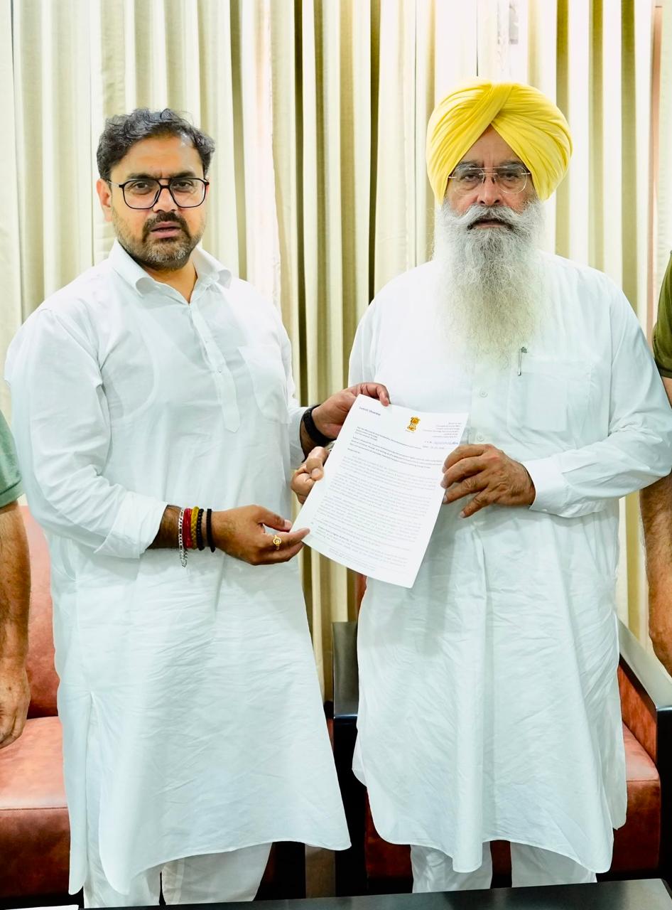 ਗੁਰਮੀਤ ਸਿੰਘ ਖੁੱਡੀਆਂ ਅਤੇ ਜੰਮੂ-ਕਸ਼ਮੀਰ ਦੇ ਮੰਤਰੀ ਸਤੀਸ਼ ਸ਼ਰਮਾ ਵੱਲੋਂ ਪਸ਼ੂਧਨ ਅਤੇ ਡੇਅਰੀ ਸੈਕਟਰ ਦੇ ਵਿਕਾਸ ਲਈ ਅੰਤਰਰਾਜੀ ਸਹਿਯੋਗ ਬਾਰੇ ਵਿਚਾਰ-ਚਰਚਾ