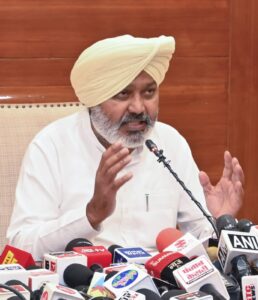 ਭਗਵੰਤ ਮਾਨ ਸਰਕਾਰ ਵੱਲੋਂ ਮੁੱਖ ਮੰਗਾਂ ਹੱਲ ਕੀਤੇ ਜਾਣ ਤੋਂ ਬਾਅਦ ਪੀ.ਐੱਸ.ਪੀ.ਸੀ.ਐੱਲ. ਯੂਨੀਅਨਾਂ ਅਤੇ ਆਮ ਆਦਮੀ ਕਲੀਨਿਕਾਂ ਦੇ ਅਮਲੇ ਨੇ ਹੜਤਾਲ ਵਾਪਸ ਲਈ, ਕੰਮ ਮੁੜ ਸ਼ੁਰੂ ਕੀਤਾ: ਹਰਪਾਲ ਸਿੰਘ ਚੀਮਾ