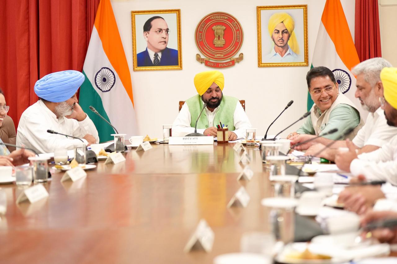 ਮੁੱਖ ਮੰਤਰੀ ਭਗਵੰਤ ਸਿੰਘ ਮਾਨ ਦੀ ਅਗਵਾਈ ਹੇਠ ਪੰਜਾਬ ਕੈਬਨਿਟ ਵੱਲੋਂ ‘ਐਸ.ਆਈ.ਆਰ.’ ਨੂੰ ਸੁਖਾਲਾ ਬਣਾਉਣ ਲਈ ਪ੍ਰਮੁੱਖ ਨਾਗਰਿਕ ਸੇਵਾਵਾਂ ਦੀਆਂ ਸਰਕਾਰੀ ਫ਼ੀਸਾਂ ਮੁਆਫ਼