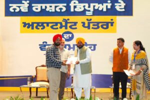 ਮੁੱਖ ਮੰਤਰੀ ਭਗਵੰਤ ਸਿੰਘ ਮਾਨ ਵੱਲੋਂ 2,800 ਨਵੇਂ ਰਾਸ਼ਨ ਡਿਪੂ ਹੋਲਡਰਾਂ ਨੂੰ ਲਾਇਸੈਂਸ ਸੌਂਪਣ ਨਾਲ ਹੁਣ ਪੂਰੇ ਪੰਜਾਬ ਵਿੱਚ ਘਰਾਂ ਦੇ ਨੇੜੇ ਮਿਲੇਗਾ ਰਾਸ਼ਨ