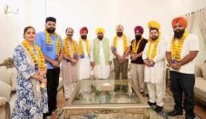 ਮੁਕੇਰੀਆਂ ਵਿੱਚ ਕਾਂਗਰਸ ਨੂੰ ਵੱਡਾ ਝਟਕਾ, ਕਈ ਸੀਨੀਅਰ ਆਗੂ ‘ਆਪ’ ਵਿੱਚ ਹੋਏ ਸ਼ਾਮਲ