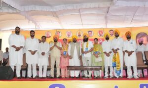 ਪਾਤੜਾਂ ਵਿੱਚ ਸ਼ਿਰੋਮਣੀ ਅਕਾਲੀ ਦਲ ਨੂੰ ਵੱਡਾ ਝਟਕਾ, ਸਾਬਕਾ ਵਿਧਾਇਕ ਵਨਿੰਦਰ ਕੌਰ ਲੂੰਬਾ ਅਤੇ ਕਰਨ ਸਿੰਘ ਡੀਟੀਓ ਸਾਥੀਆਂ ਸਮੇਤ ‘ਆਪ’ ਵਿੱਚ ਸ਼ਾਮਲ