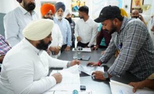 ਕੈਬਨਿਟ ਮੰਤਰੀ ਹਰਜੋਤ ਸਿੰਘ ਬੈਂਸ ਨੇ ਗ੍ਰਹਿ 2 ਆਰ.ਵੀ.ਆਰ ਵਿਖੇ ਲੋਕਾਂ ਦੀਆਂ ਸਮੱਸਿਆਵਾਂ ਸੁਣੀਆਂ