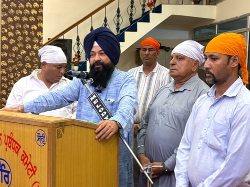 ਪੰਜਾਬ ਰਾਜ ਅਨੁਸੂਚਿਤ ਜਾਤੀਆਂ ਕਮਿਸ਼ਨ ਦੇ ਚੇਅਰਮੈਨ ਜਸਵੀਰ ਸਿੰਘ ਗੜ੍ਹੀ ਸ੍ਰੀ ਗੁਰੂ ਰਵਿਦਾਸ ਮੰਦਿਰ ਵਿਖੇ ਹੋਏ ਨਤਮਸਤਕ