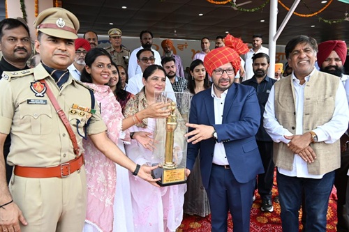 80ਵਾਂ ਆ਼ਜਾਦੀ ਦਿਹਾੜਾ: ਪੰਜਾਬ ਦੇ ਜੇਲ੍ਹਾਂ, ਪ੍ਰਵਾਸੀ  ਭਾਰਤੀ ਅਤੇ ਸੰਸਦੀ ਕਾਜ ਮੰਤਰੀ ਡਾ. ਰਵਜੋਤ ਸਿੰਘ ਨੇ ਹੁਸ਼ਿਆਰਪੁਰ ’ਚ ਲਹਿਰਾਇਆ ਤਿਰੰਗਾ