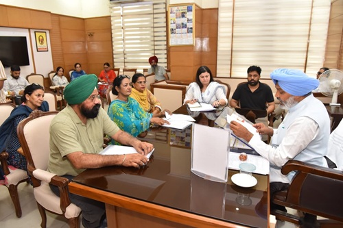 ਵਿੱਤ ਮੰਤਰੀ ਹਰਪਾਲ ਸਿੰਘ ਚੀਮਾ ਵੱਲੋਂ ਸਿਹਤ ਵਿਭਾਗ ਨੂੰ ਠੇਕਾ ਆਧਾਰਿਤ ਮਲਟੀਪਰਪਜ਼ ਹੈਲਥ ਵਰਕਰਾਂ ਨੂੰ ਪ੍ਰਤੀ ਟੀਕਾਕਰਨ ਸੈਸ਼ਨ 525 ਰੁਪਏ ਦਾ ਪ੍ਰੋਤਸਾਹਨ ਭੱਤਾ ਦੇਣ ਦੇ ਨਿਰਦੇਸ਼
