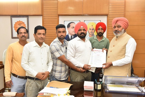 ਵਿੱਤ ਮੰਤਰੀ ਹਰਪਾਲ ਸਿੰਘ ਚੀਮਾ ਨੇ ਅਧਿਆਪਕਾਂ, ਸਿੱਖਿਆ ਮੁਲਾਜ਼ਮਾਂ ਅਤੇ ਪੈਨਸ਼ਨਰਾਂ ਨਾਲ ਕੀਤੀ ਗੱਲਬਾਤ; ਵਿਭਾਗਾਂ ਨੂੰ ਮੰਗਾਂ ਦੇ ਹੱਲ ਦੇ ਦਿੱਤੇ ਨਿਰਦੇਸ਼