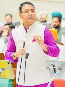 ਸਾਢੇ 4 ਸਾਲਾਂ ‘ਚ 68 ਹਜ਼ਾਰ ਤੋਂ ਵੱਧ ਸਰਕਾਰੀ ਨੌਕਰੀਆਂ, 1.83 ਲੱਖ ਕਰੋੜ ਦੇ ਨਿਵੇਸ਼ ਨਾਲ 6.36 ਲੱਖ ਪ੍ਰਾਈਵੇਟ ਨੌਕਰੀਆਂ ਦੇ ਮੌਕੇ ਪੈਦਾ ਕੀਤੇ: ਨੌਜਵਾਨਾਂ ਲਈ ਸਾਜ਼ਗਾਰ ਮਾਹੌਲ ਸਿਰਜ ਰਹੀ ਹੈ ਮਾਨ ਸਰਕਾਰ: ਅਮਨ ਅਰੋੜਾ