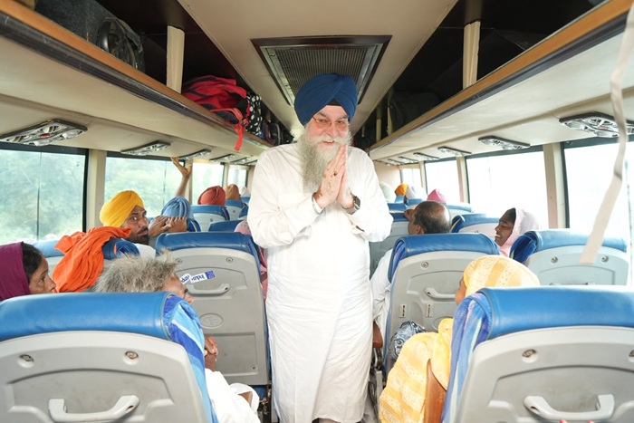 ਸਪੀਕਰ ਸ. ਕੁਲਤਾਰ ਸਿੰਘ ਸੰਧਵਾਂ ਨੇ ਪਿੰਡ ਕੋਠੇ ਵੜਿੰਗ ਤੋਂ ਤੀਰਥ ਯਾਤਰਾ ਬੱਸ ਨੂੰ ਹਰੀ ਝੰਡੀ ਦੇ ਕੇ ਕੀਤਾ ਰਵਾਨਾ