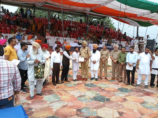 ਸੁਤੰਤਰਤਾ ਦਿਵਸ ਮੌਕੇ ਪੰਜਾਬ ਨੇ ‘ਯੁੱਧ ਨਸ਼ਿਆਂ ਵਿਰੁੱਧ’ ਦੇ ਜ਼ਮੀਨੀ ਪੱਧਰ ਦੇ ਵਲੰਟੀਅਰਾਂ ਨੂੰ ਕੀਤਾ ਸਨਮਾਨਿਤ