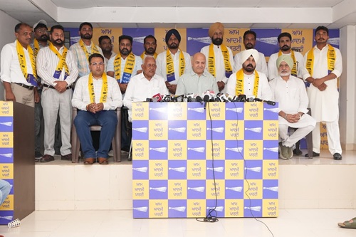ਸੰਗਰੂਰ ਵਿੱਚ ਕਾਂਗਰਸ ਨੂੰ ਵੱਡਾ ਝਟਕਾ: ਸੀਨੀਅਰ ਆਗੂ ਅਤੇ ਪ੍ਰਮੁੱਖ ਵਰਕਰ ਆਮ ਆਦਮੀ ਪਾਰਟੀ ਵਿੱਚ ਸ਼ਾਮਲ