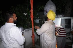 ਪਿੰਡ ਜਿੰਦਵੜੀ ਵਿਖੇ ਭਜਨ ਸੰਧਿਆ ’ਚ ਕੈਬਨਿਟ ਮੰਤਰੀ ਹਰਜੋਤ ਸਿੰਘ ਬੈਂਸ ਨੇ ਹਨੂੰਮਾਨ ਚਾਲੀਸਾ ਦਾ  ਕੀਤਾ ਜਾਪ