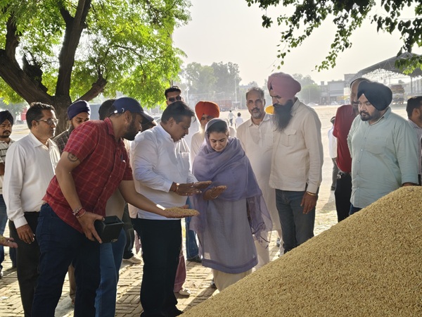 ਵਿਧਾਇਕ ਨਰਿੰਦਰ ਕੌਰ ਭਰਾਜ ਵੱਲੋਂ ਸੰਗਰੂਰ ਅਤੇ ਭਵਾਨੀਗੜ੍ਹ ਦੀਆਂ ਅਨਾਜ ਮੰਡੀਆਂ ਵਿੱਚ ਝੋਨੇ ਦੀ ਖਰੀਦ ਦੀ ਸ਼ੁਰੂਆਤ