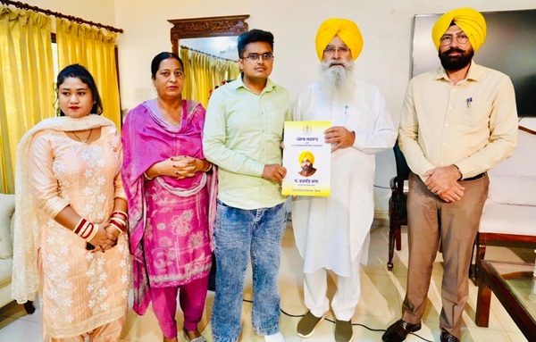 ਗੁਰਮੀਤ ਸਿੰਘ ਖੁੱਡੀਆਂ ਨੇ ਡੇਅਰੀ ਵਿਕਾਸ ਵਿਭਾਗ ਵਿੱਚ ਨਵ-ਨਿਯੁਕਤ 23 ਕਰਮਚਾਰੀਆਂ ਨੂੰ ਨਿਯੁਕਤੀ ਪੱਤਰ ਸੌਂਪੇ