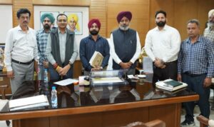 ਵਿੱਤ ਮੰਤਰੀ ਹਰਪਾਲ ਸਿੰਘ ਚੀਮਾ  ਵੱਲੋਂ ਵਿਭਾਗਾਂ ਨੂੰ ਯੋਗ ਆਊਟਸੋਰਸ ਮੁਲਾਜ਼ਮਾਂ ਨੂੰ ਠੇਕੇ ‘ਤੇ ਲਿਆਉਣ ਦੀ ਪ੍ਰਕਿਰਿਆ ਵਿੱਚ ਤੇਜ਼ੀ ਲਿਆਉਣ ਦੇ ਨਿਰਦੇਸ਼