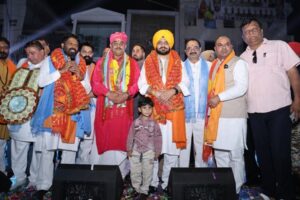 ਭਗਵਾਨ ਵਾਲਮੀਕਿ ਜੀ ਦੀ ਸ਼ੋਭਾ ਯਾਤਰਾ ਵਿੱਚ ਕੈਬਨਿਟ ਮੰਤਰੀ ਤਰੁਨਪ੍ਰੀਤ ਸਿੰਘ ਸੌਂਦ ਨੇ ਕੀਤੀ ਸ਼ਿਰਕਤ, ਸ਼ਰਧਾ ਨਾਲ ਕੀਤਾ ਨਮਨ