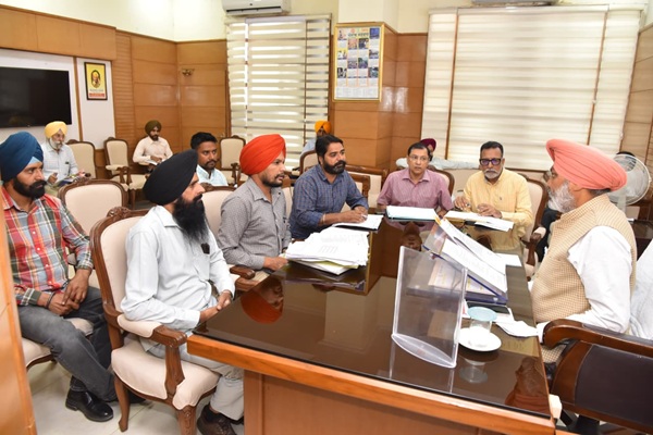 ਵਿੱਤ ਮੰਤਰੀ ਹਰਪਾਲ ਸਿੰਘ ਚੀਮਾ ਨੇ ਮੁਲਾਜ਼ਮ ਯੂਨੀਅਨਾਂ ਨਾਲ ਕੀਤੀ ਮੀਟਿੰਗ; ਮੰਗਾਂ ਦੇ ਸਮਾਂਬੱਧ ਹੱਲ ਦਾ ਦਿੱਤਾ ਭਰੋਸਾ