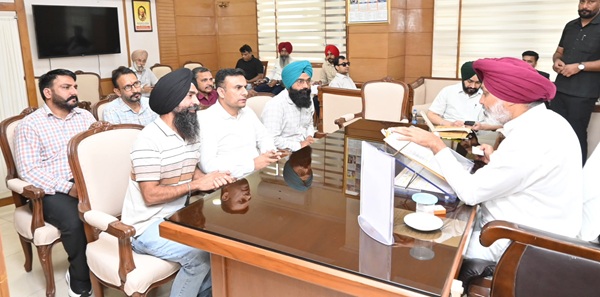 ਭਗਵੰਤ ਮਾਨ ਸਰਕਾਰ ਮੁਲਾਜ਼ਮਾਂ ਦੀ ਭਲਾਈ ਲਈ ਵਚਨਬੱਧ, ਲੰਬਿਤ ਮੰਗਾਂ ਦੇ ਹੱਲ ਲਈ ਅੜਿੱਕੇ ਕੀਤੇ ਜਾ ਰਹੇ ਨੇ ਦੂਰ: ਹਰਪਾਲ ਸਿੰਘ ਚੀਮਾ