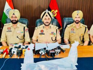 ਸਰਹੱਦ ਪਾਰਲੇ ਹਥਿਆਰ ਅਤੇ ਵਿਸਫ਼ੋਟਕ ਤਸਕਰੀ ਨੈੱਟਵਰਕ ਦਾ ਪਰਦਾਫ਼ਾਸ਼; ਇੱਕ ਏਕੇ-47 ਰਾਈਫ਼ਲ, ਦੋ ਹੈਂਡ ਗ੍ਰਨੇਡਾਂ ਸਮੇਤ ਇੱਕ ਵਿਅਕਤੀ ਕਾਬੂ