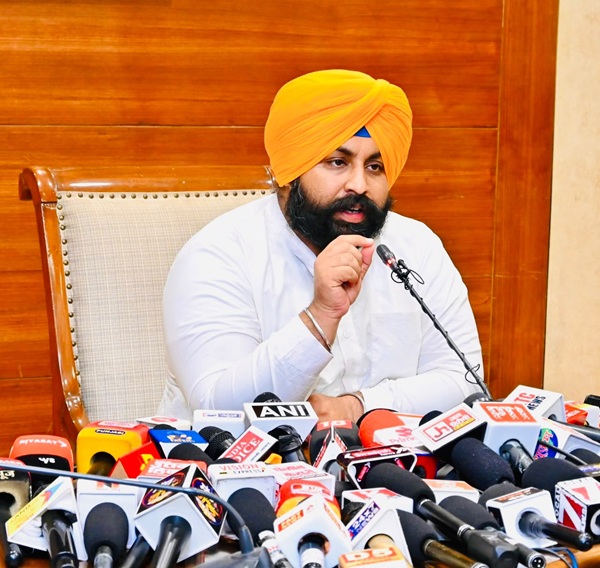 ਮਾਨ ਸਰਕਾਰ ਵੱਲੋਂ ਦੁਕਾਨਦਾਰਾਂ ਨੂੰ ਦੀਵਾਲੀ ਦਾ ਤੋਹਫ਼ਾ: ਹਰਜੋਤ ਬੈਂਸ ਨੇ ਦੁਕਾਨਦਾਰਾਂ ਨੂੰ ਮਾਲਕੀ ਹੱਕ ਦੇਣ ਲਈ ‘ਮੇਰੀ ਦੁਕਾਨ, ਮੇਰੇ ਨਾਮ’ ਸਕੀਮ ਦੀ ਕੀਤੀ ਸ਼ੁਰੂਆਤ