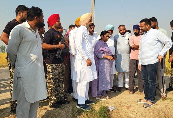 ਮਲੋਟ ਹਲਕੇ ਵਿੱਚ ਮੀਂਹ ਅਤੇ ਗੜੇਮਾਰੀ ਨਾਲ ਝੋਨੇ ਦੀ ਫ਼ਸਲ ਦੇ ਨੁਕਸਾਨ ਦਾ ਜਾਇਜ਼ਾ ਲੈਣ ਪਹੁੰਚੇ ਕੈਬਨਿਟ ਮੰਤਰੀ ਡਾ. ਬਲਜੀਤ ਕੌਰ