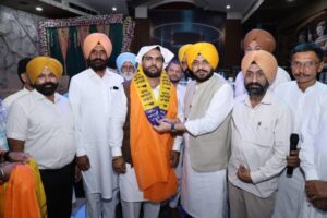 ਕੈਬਨਿਟ ਮੰਤਰੀ ਤਰੁਨਪ੍ਰੀਤ ਸਿੰਘ ਸੌਂਦ ਦੀ ਅਗਵਾਈ ਹੇਠ ਦਿਲਪ੍ਰੀਤ ਬੈਨੀਪਾਲ ਸਾਥੀਆਂ ਸਮੇਤ ‘ਆਪ’ ਵਿੱਚ ਸ਼ਾਮਲ